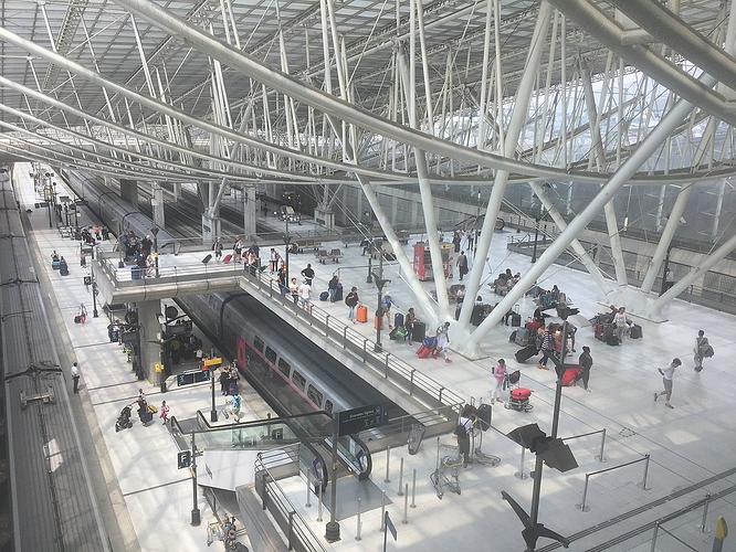 1280px-Gare_de_l'a%C3%A9roport_Charles-de-Gaulle_2_TGV_2018